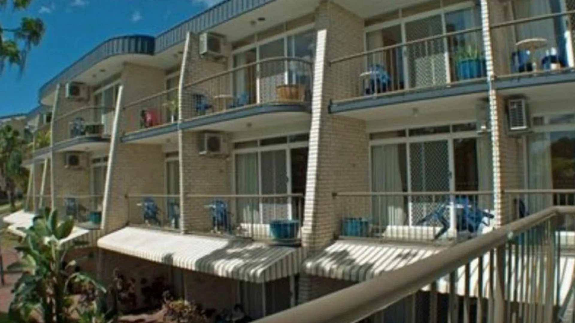 Bombora Resort - Coolangatta 3*,  Austrália